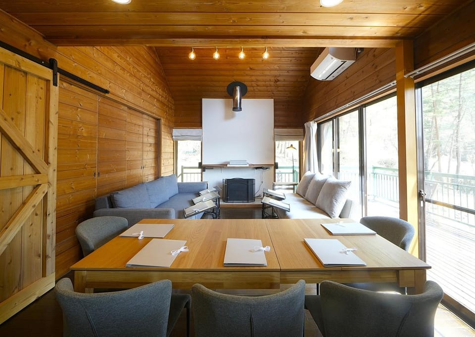 Living room, Seating area, air conditioner
