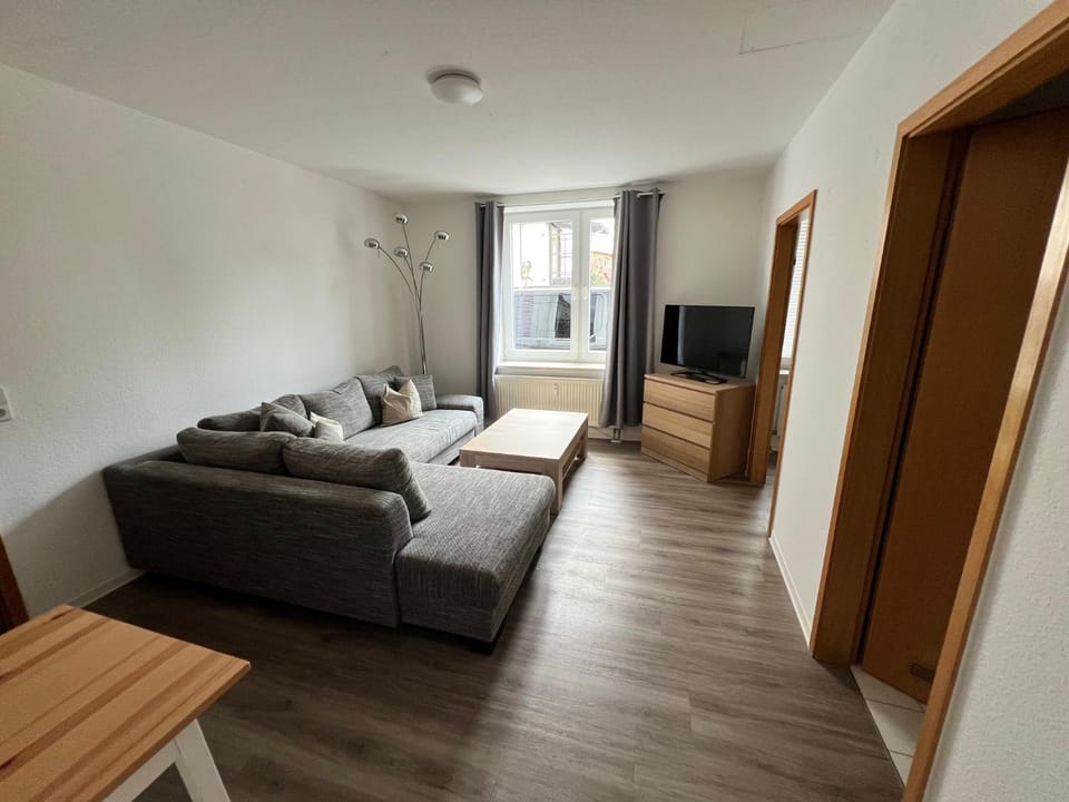 TV and multimedia, Living room, Seating area, Evening entertainment