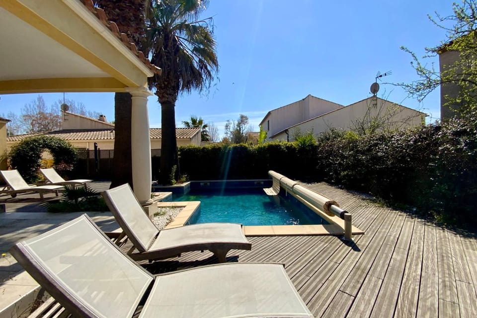 Patio, Spring, Day, Natural landscape, Pool view, Swimming pool, sunbed