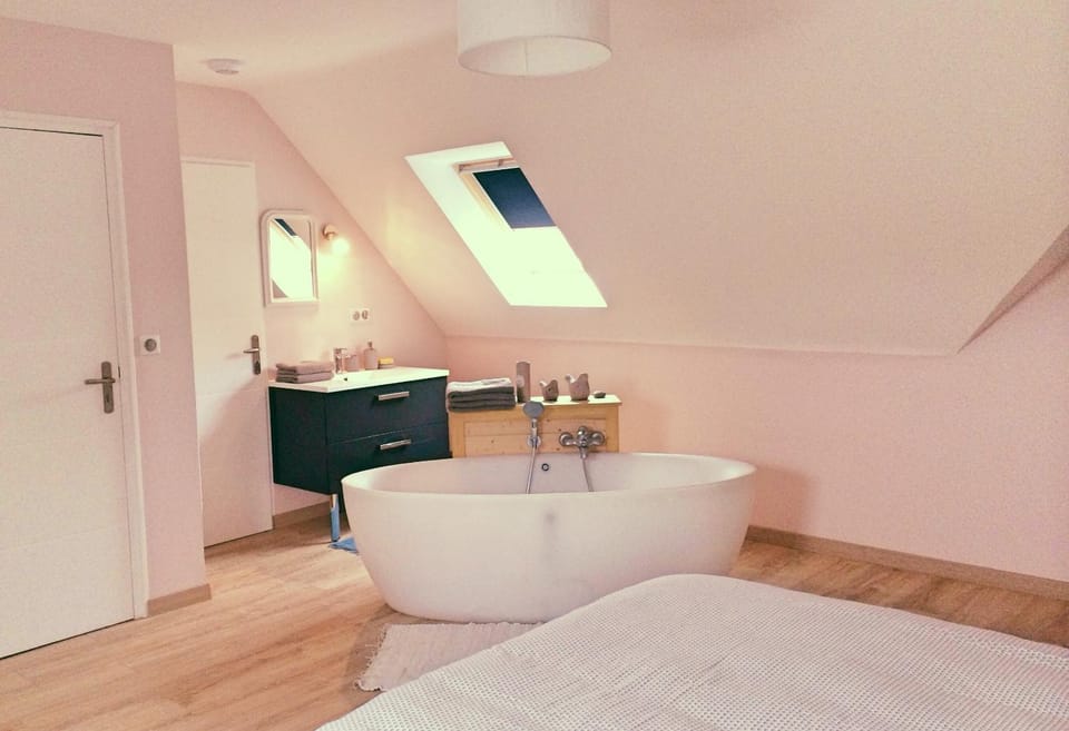 Day, Bathroom