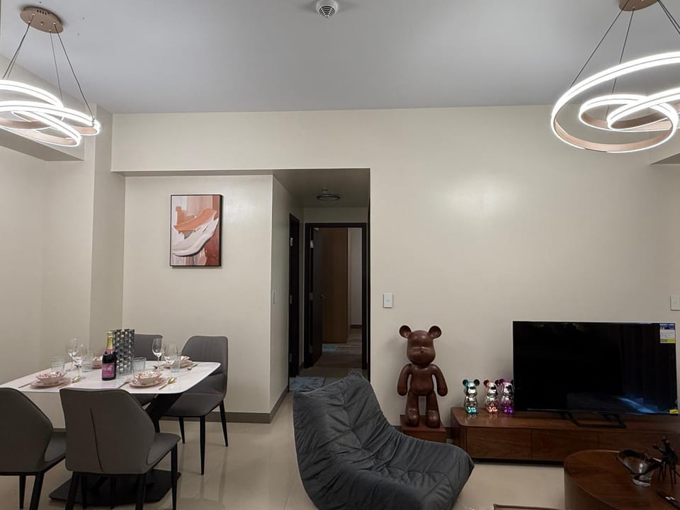 TV and multimedia, Living room, Seating area, Dining area