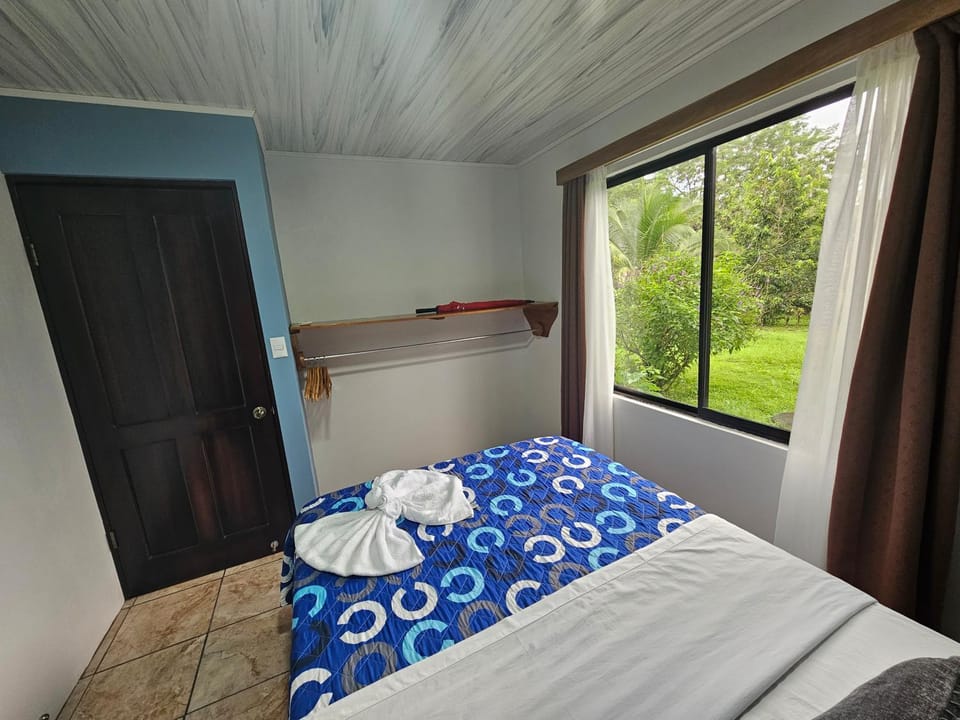 Full equipado, WiFi, AC, vista volcán, 1er piso Apartment in La Fortuna