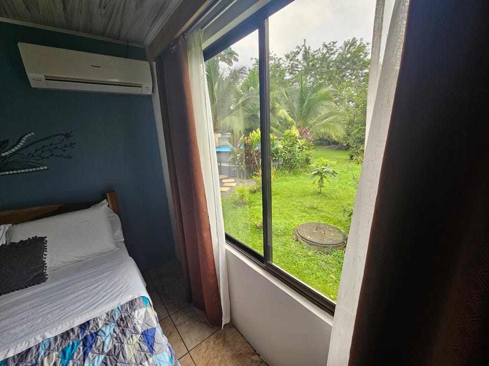 Full equipado, WiFi, AC, vista volcán, 1er piso Apartment in La Fortuna