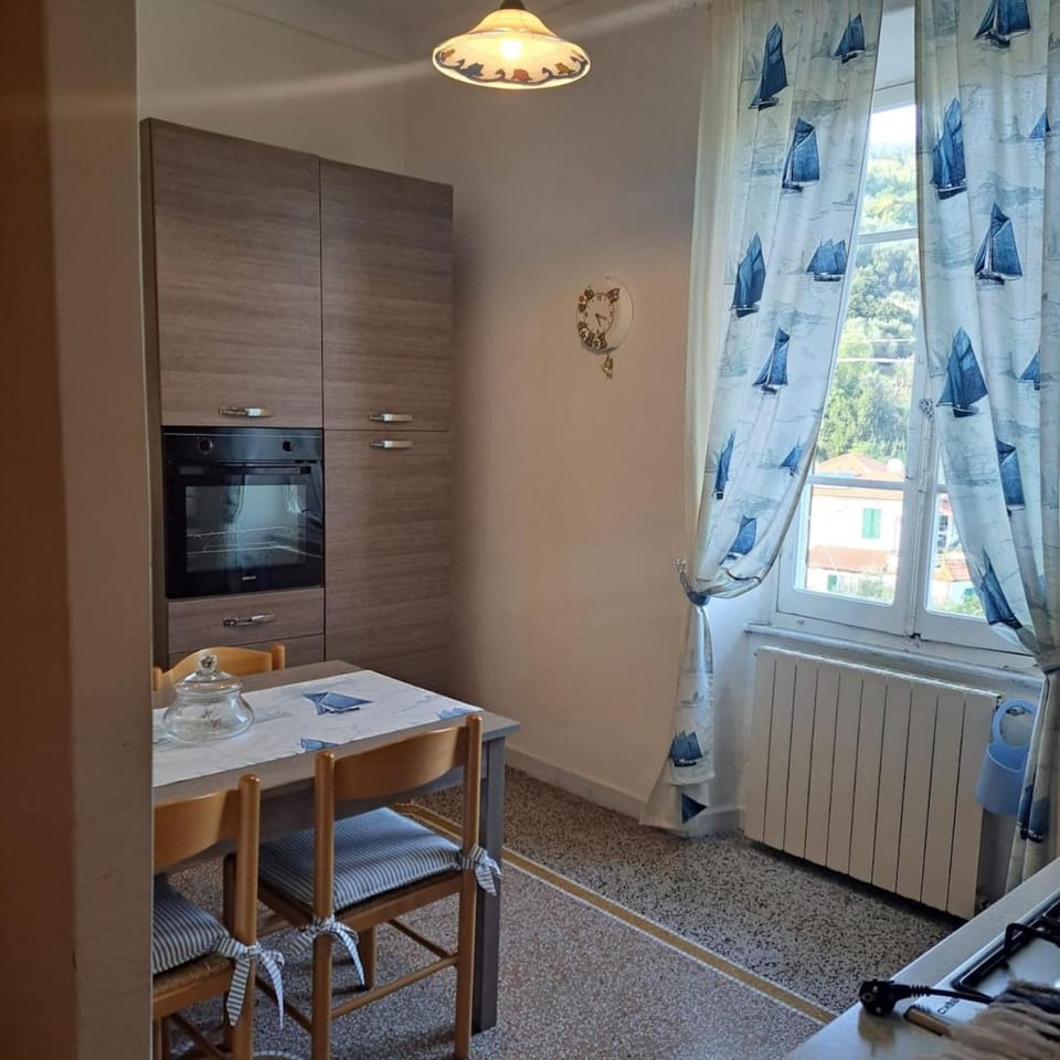 Dining area, kitchen