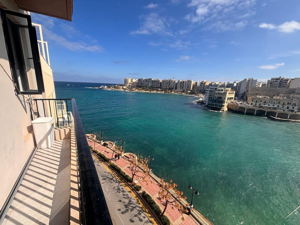 Sea View Flat Apartment in Sliema