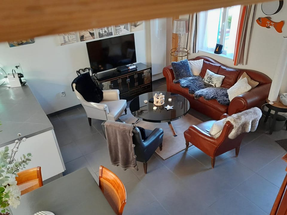 Communal lounge/ TV room