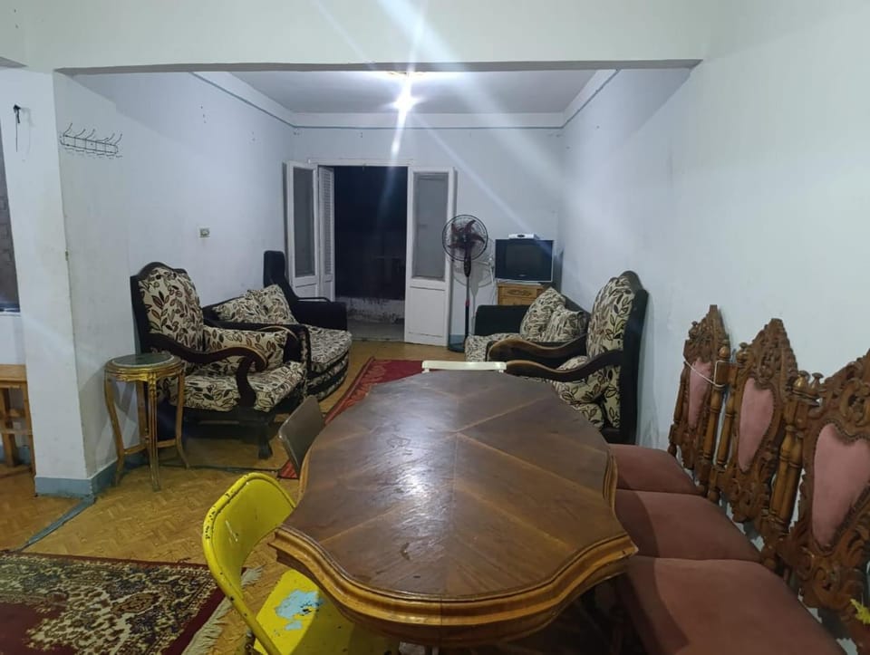 شقة بميامي للايجار دقيقة للبحر دور سادس بدون مصعد Apartment in Alexandria