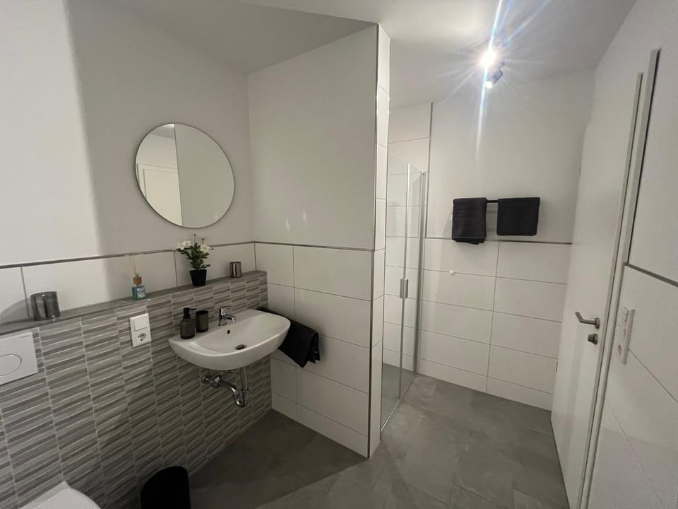 Shower, Bathroom, towels
