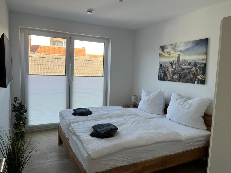 Bed, TV and multimedia, Photo of the whole room, Bedroom, towels