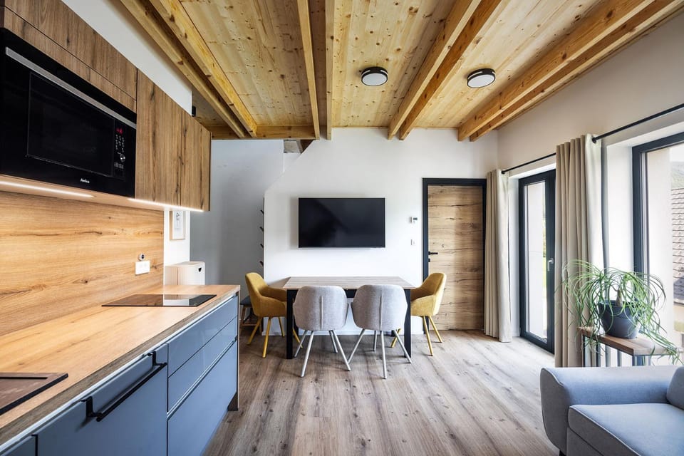 Communal lounge/ TV room, TV and multimedia, Kitchen or kitchenette, Living room, Dining area