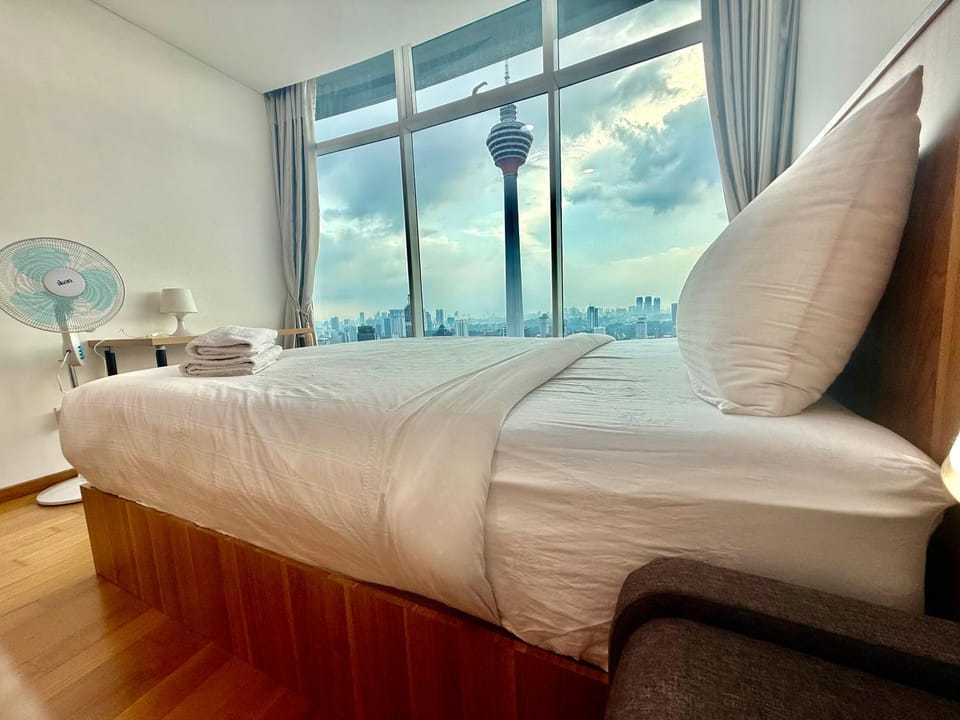 Bed, Photo of the whole room, Bedroom, City view