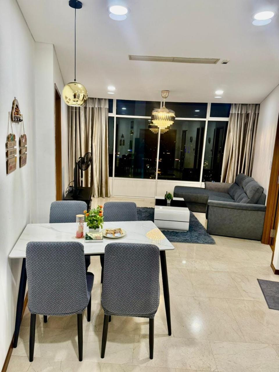 Living room, Seating area, Dining area