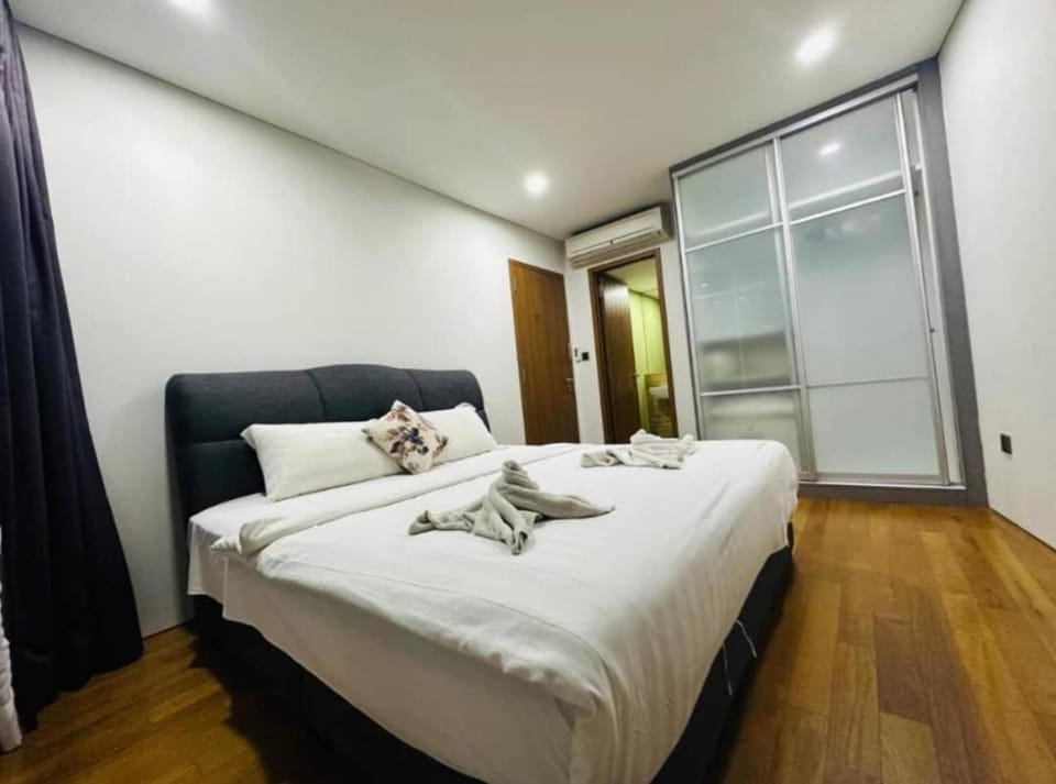 Bed, Photo of the whole room, Bedroom, towels, wardrobe