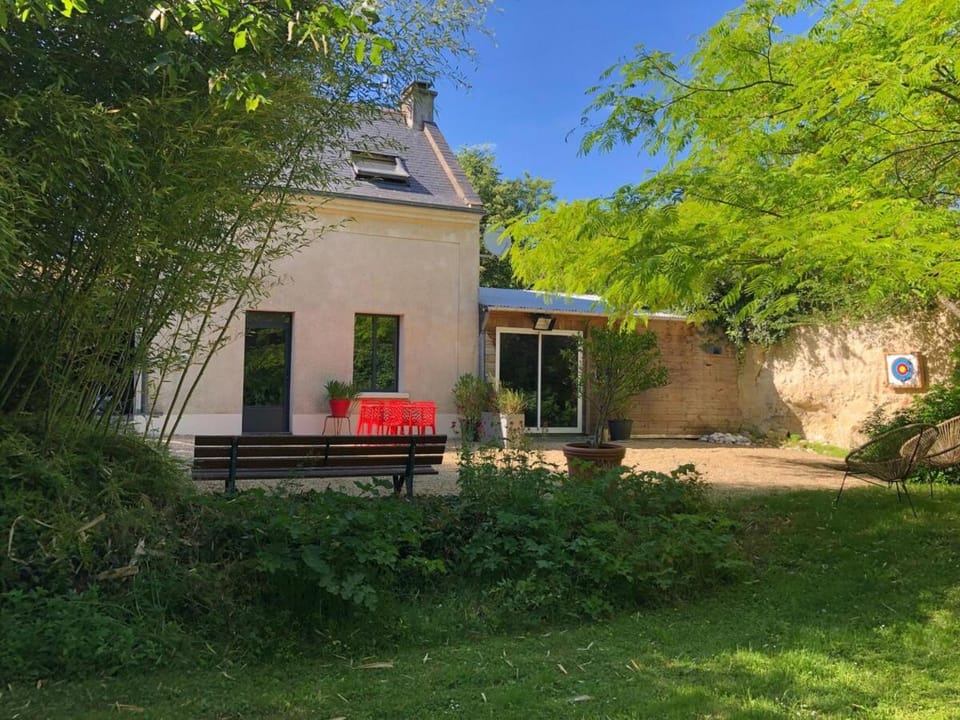 Small house in a troglodyte pit House in Gennes-Val-de-Loire