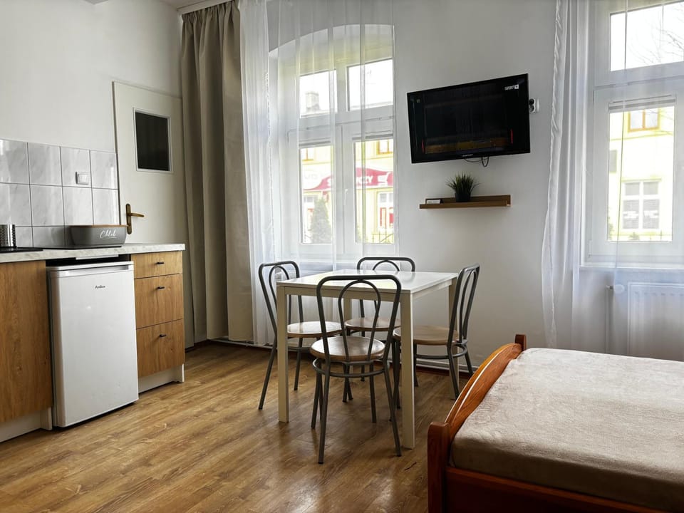 TV and multimedia, Kitchen or kitchenette, Dining area
