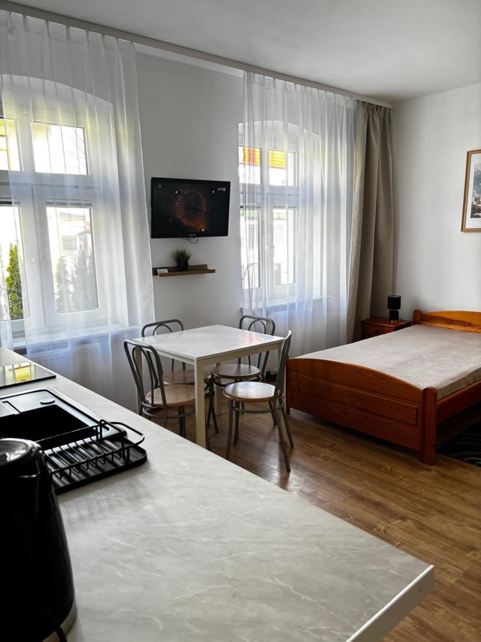 Bed, TV and multimedia, Photo of the whole room, Seating area, Dining area