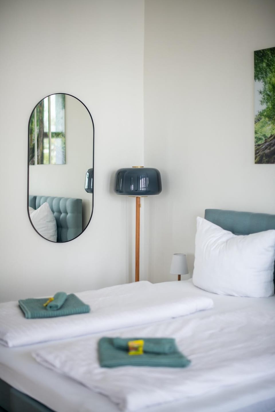 KAISER 04 by ROCKCHAIR Apartments l SUPERHOST Status l 3 Bedrooms Boxspringbeds 2 Bathrooms l Cozy Family & Business Flair 155 sqm 3 Balcony 4th Floor Elevator up to 10 guests welcomes you! Apartment in Berlin