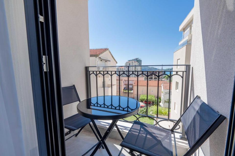 View (from property/room), Balcony/Terrace, Seating area