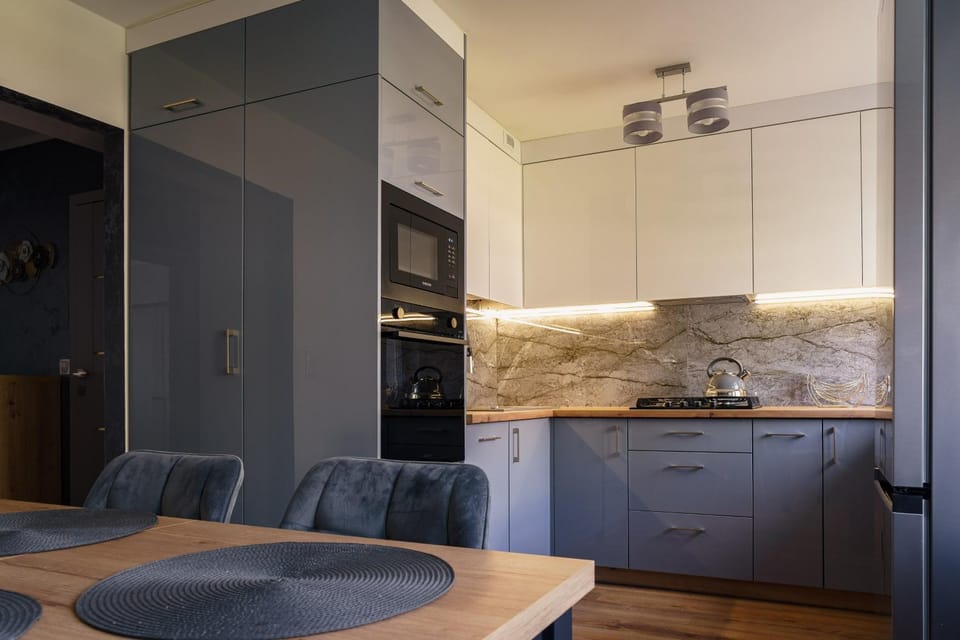 Kitchen or kitchenette, Dining area, stove