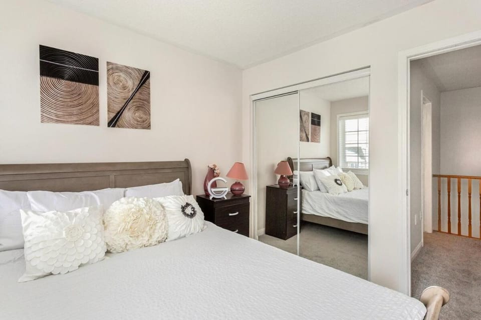 The Mt Pleasant Residence - 'Your Cozy Away-Home' Apartment in Halton Hills