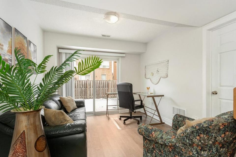 The Mt Pleasant Residence - 'Your Cozy Away-Home' Apartment in Halton Hills