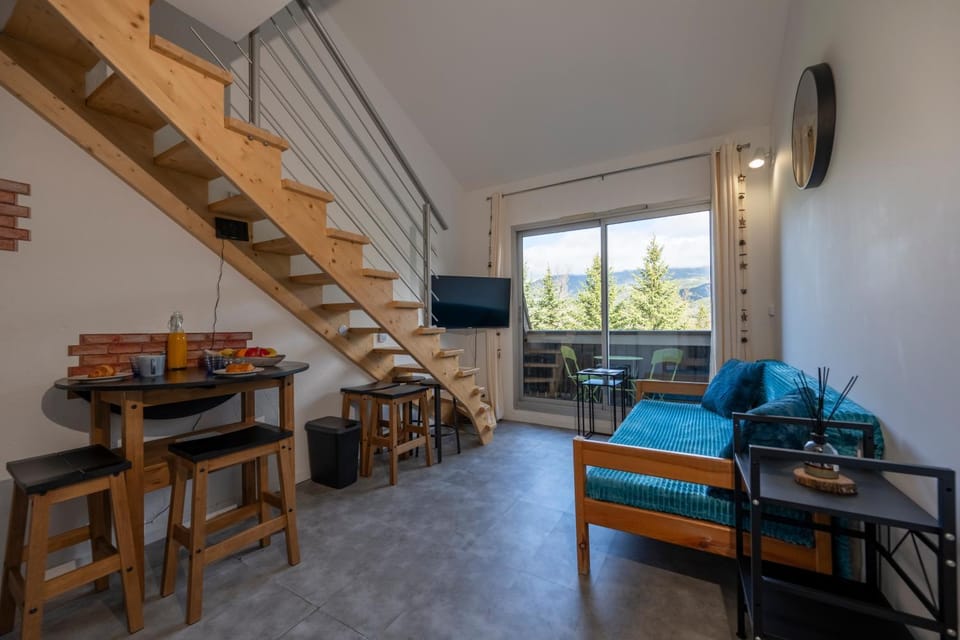 TV and multimedia, Living room, Dining area, Mountain view