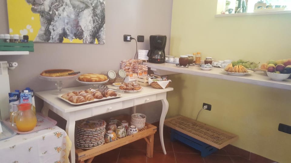 Food and drinks, Food, Breakfast, Continental breakfast, Buffet breakfast
