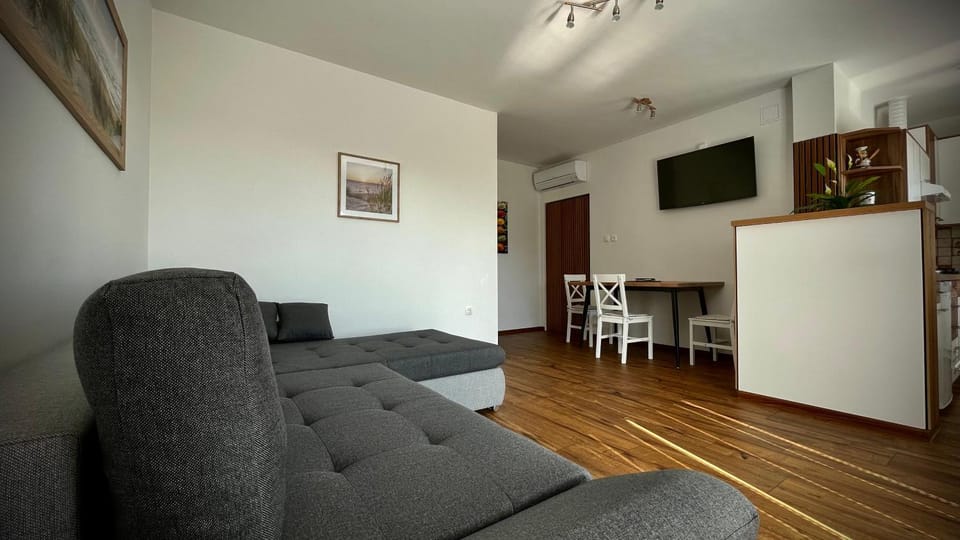 Communal lounge/ TV room, TV and multimedia, Living room, Seating area