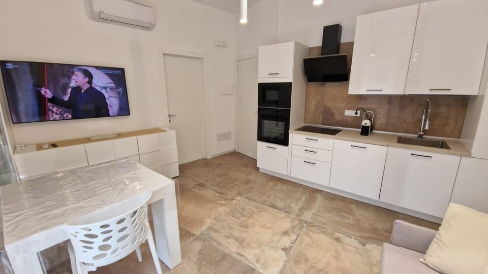 TV and multimedia, Coffee/tea facilities, Kitchen or kitchenette, Living room, Seating area, Dining area, Quiet street view, dishwasher, minibar, oven, stove, toaster