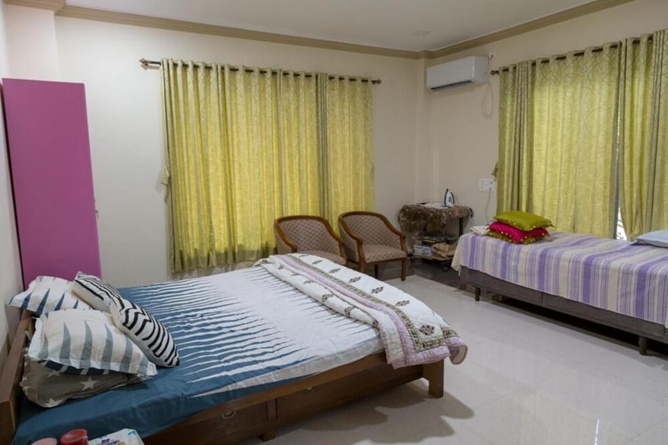 Bed, Bedroom, towels, air conditioner