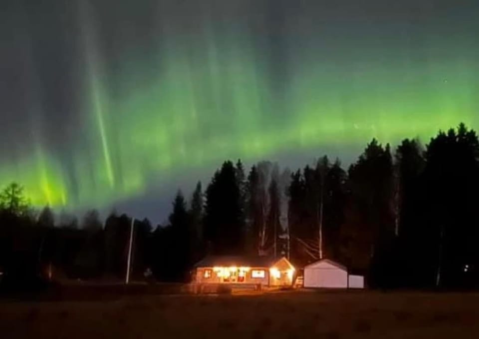 Underbar sjöutsikt nära bad och fiske House in Sweden