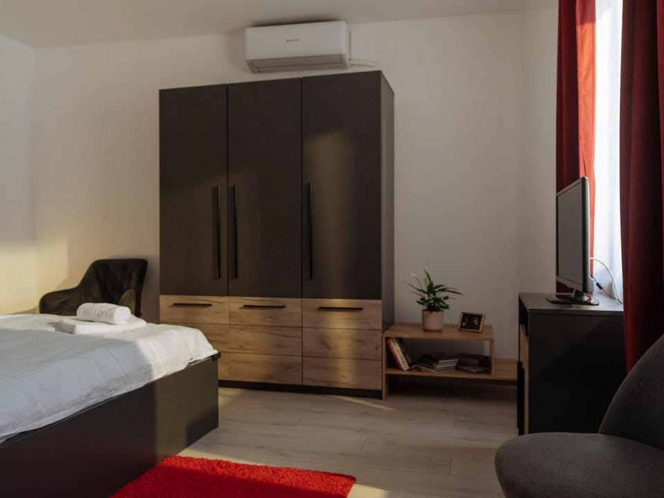 Urban Stillness - 3BD Hideaway Villa in Bucharest