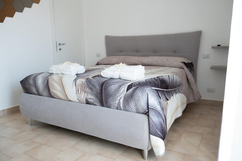 Bedroom, towels