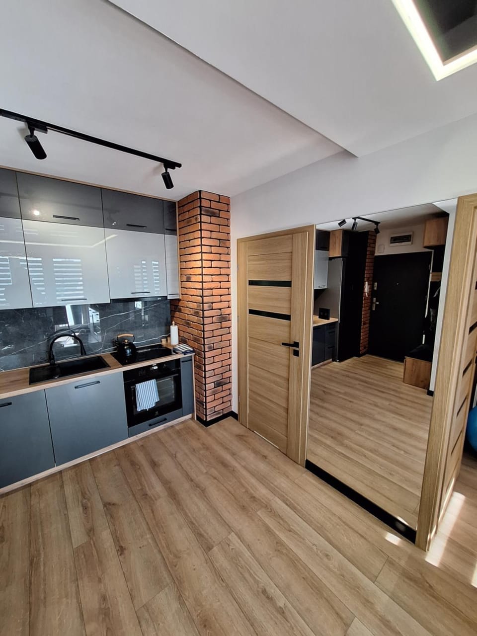 Black onyx Apartment in Masovian Voivodeship