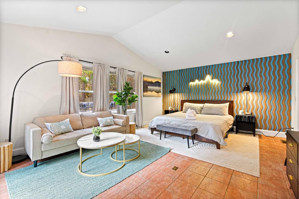 Bed, Photo of the whole room, Bedroom