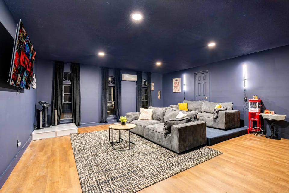 Communal lounge/ TV room, Communal lounge/ TV room, TV and multimedia, Evening entertainment