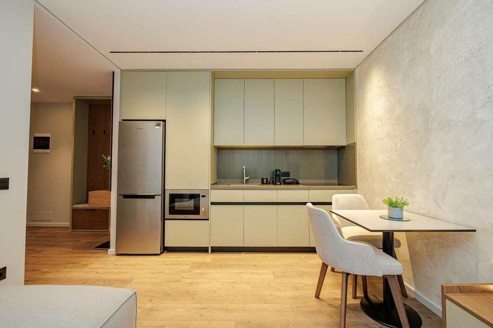 Kitchen or kitchenette, Dining area, oven, stove