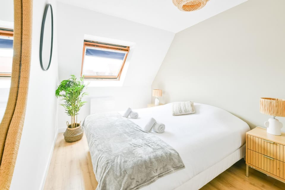 Bed, Photo of the whole room, Bedroom