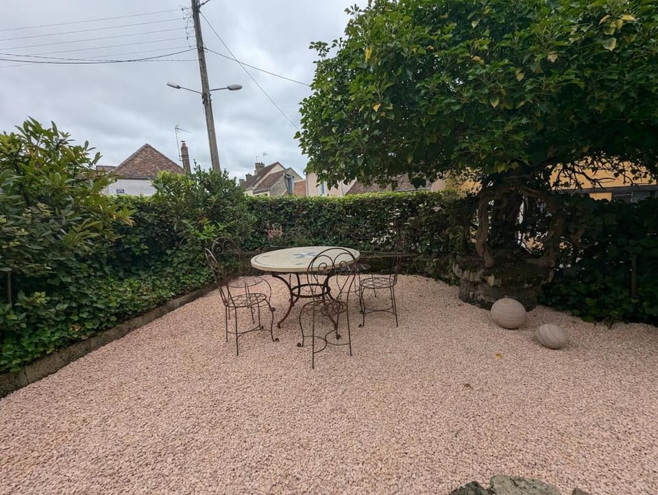 Garden, Dining area