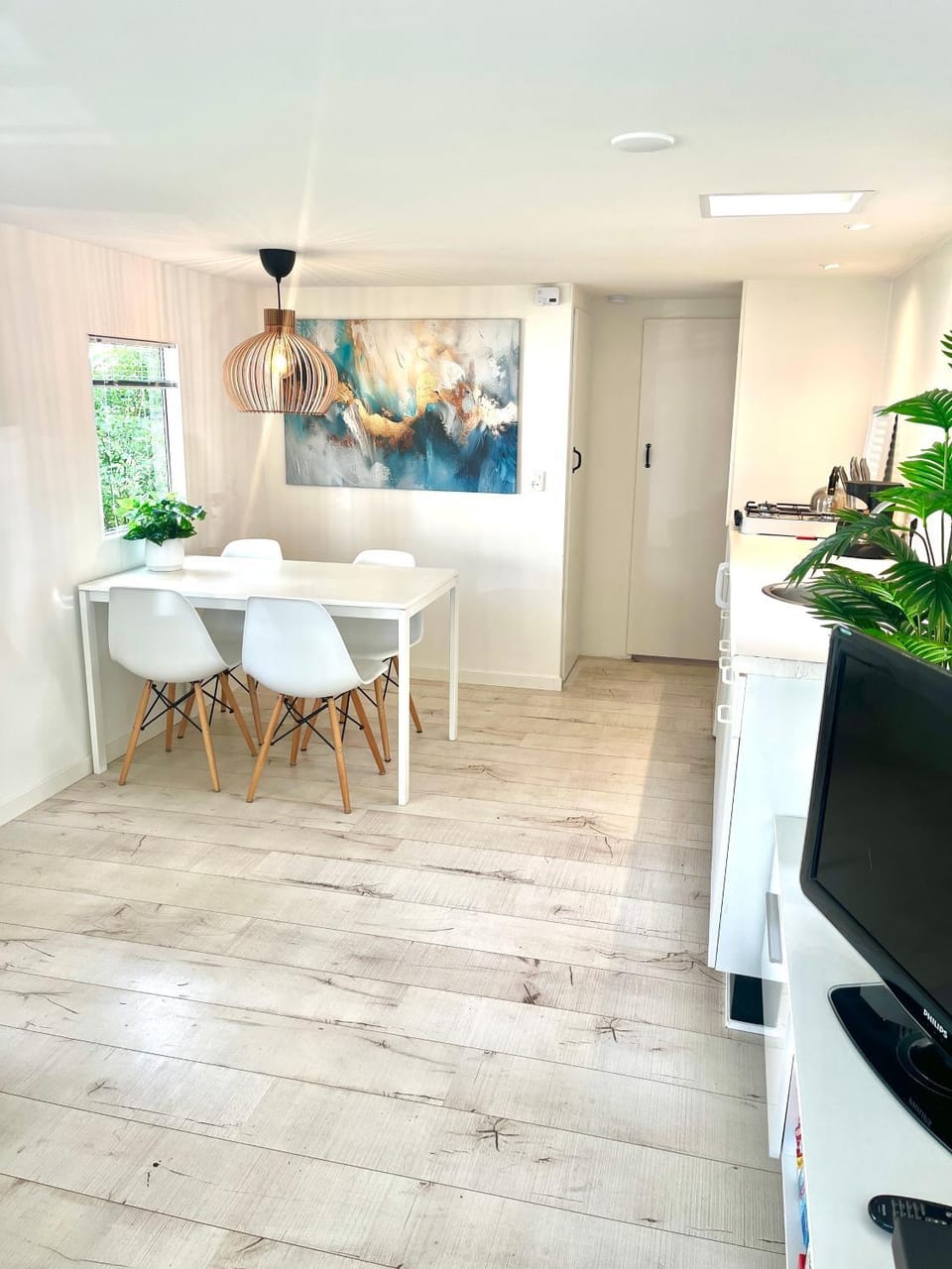 TV and multimedia, Kitchen or kitchenette, Dining area