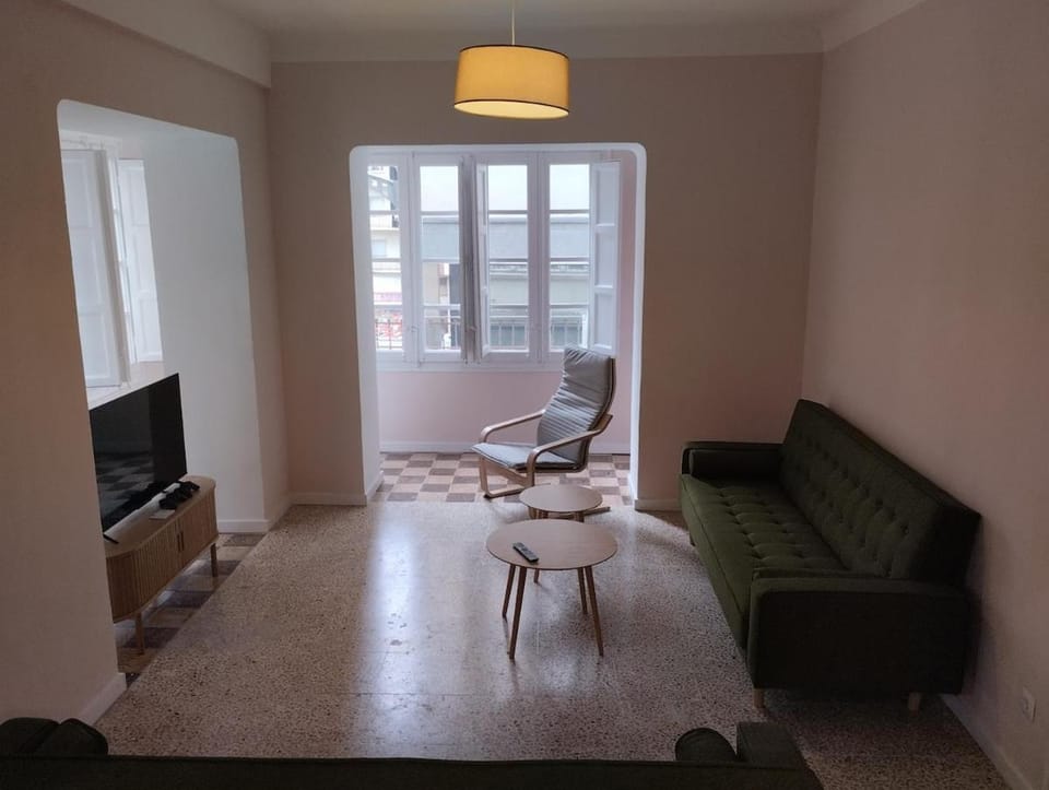 TV and multimedia, Living room, Seating area, Evening entertainment