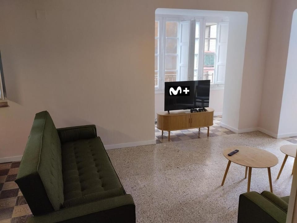 TV and multimedia, Living room, Seating area, Evening entertainment