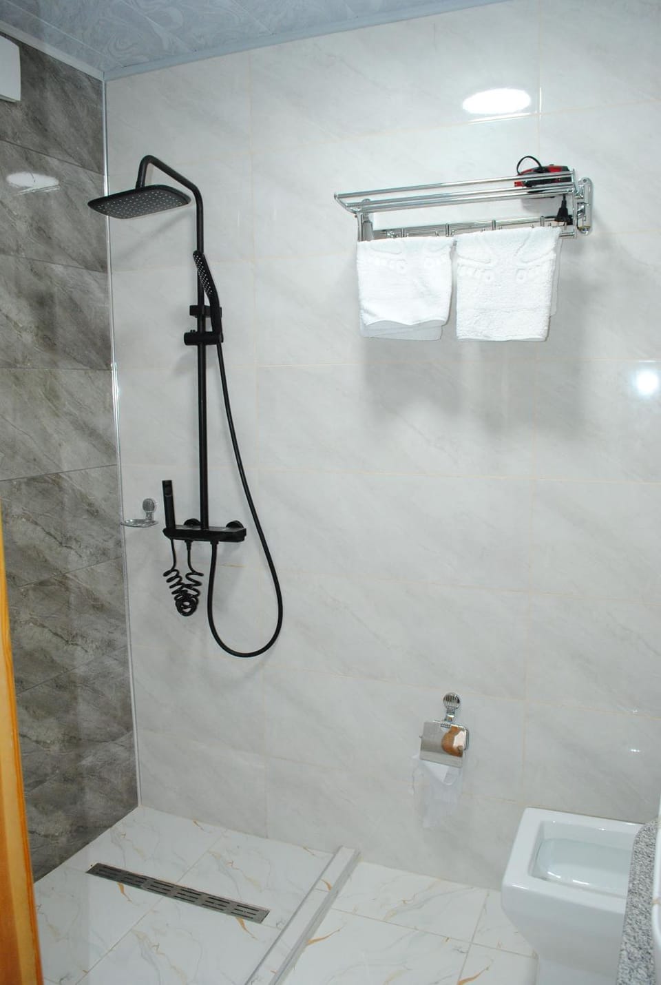 Shower, Property building, Bathroom, towels