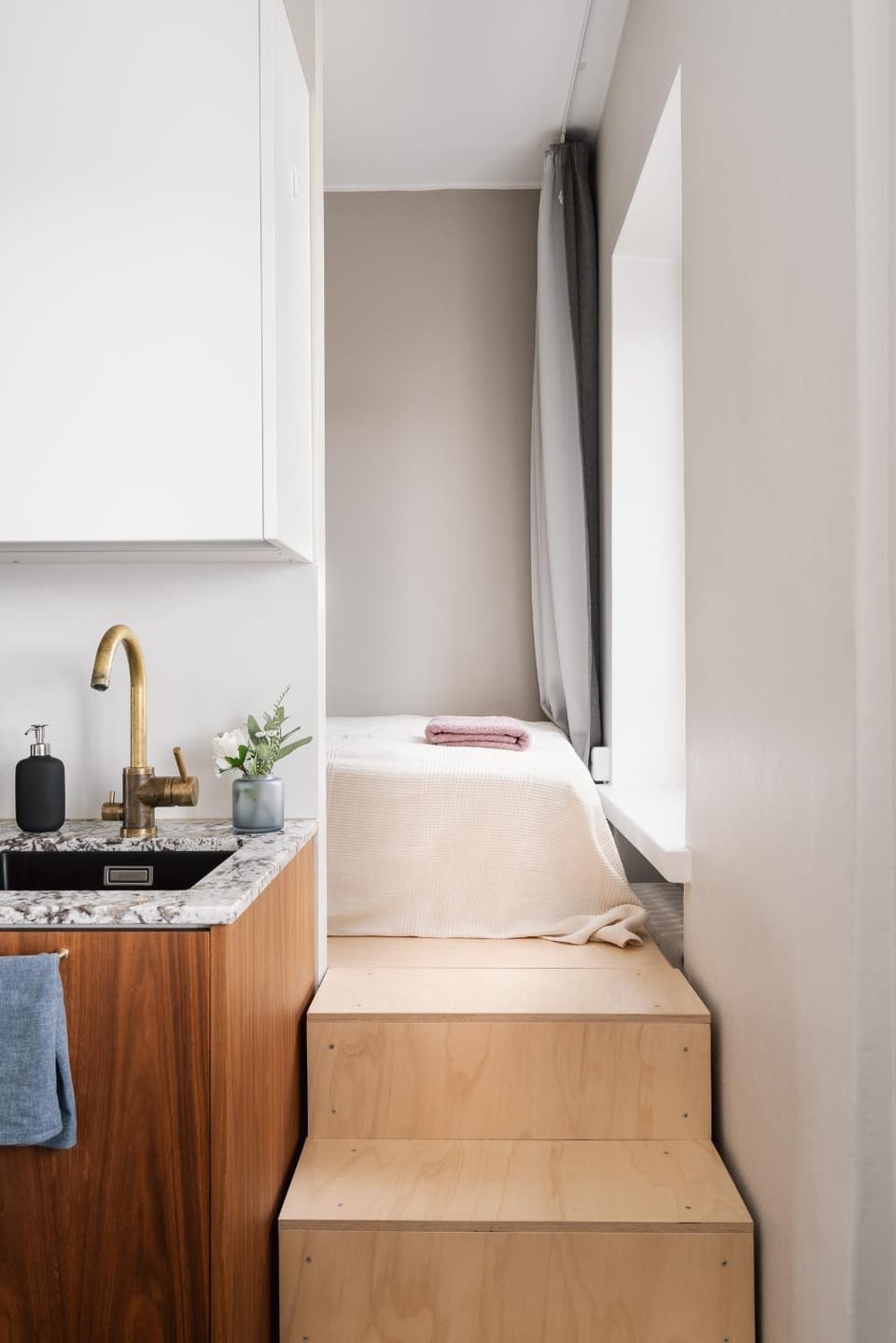 Bed, Kitchen or kitchenette, Bedroom