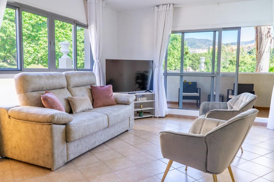 Communal lounge/ TV room