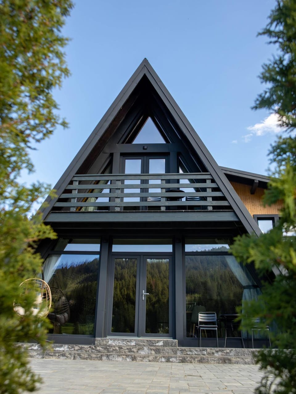 Property building, Day, Garden, Garden view