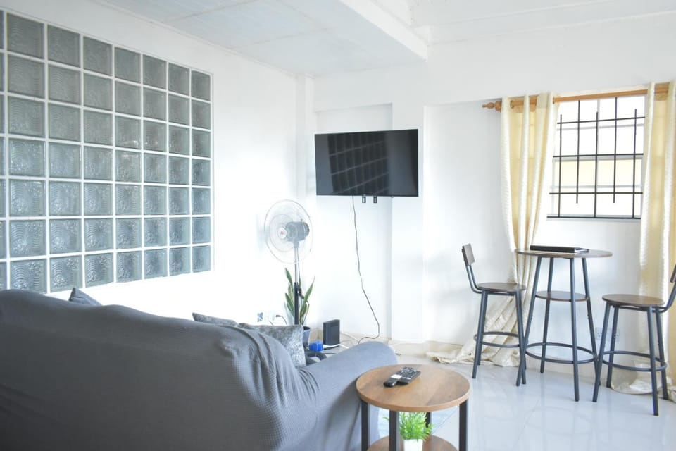 TV and multimedia, Living room, Seating area, Evening entertainment