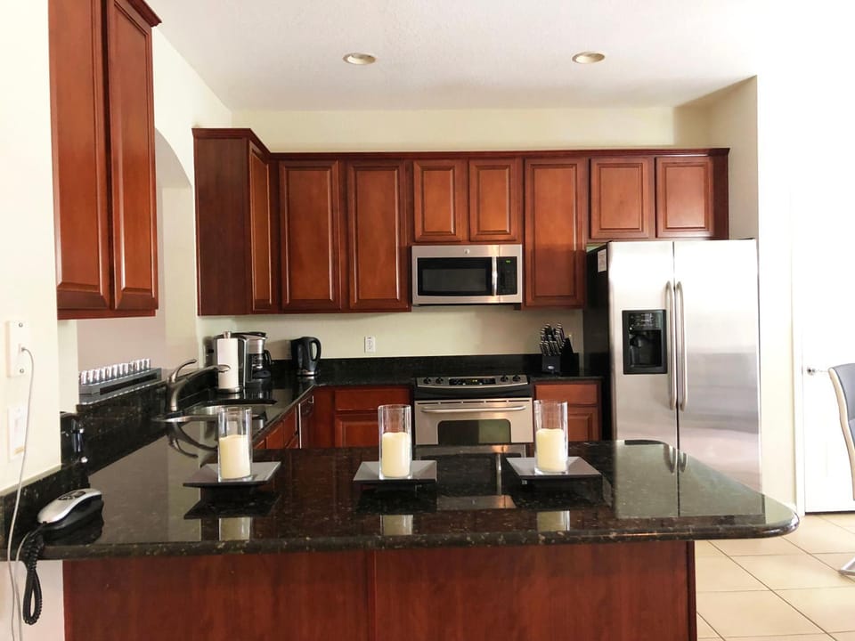 Coffee/tea facilities, dishwasher, oven, stove, toaster, kitchen, air conditioner