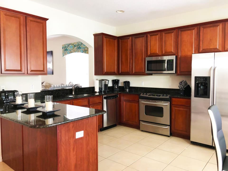 Coffee/tea facilities, dishwasher, oven, stove, toaster, kitchen