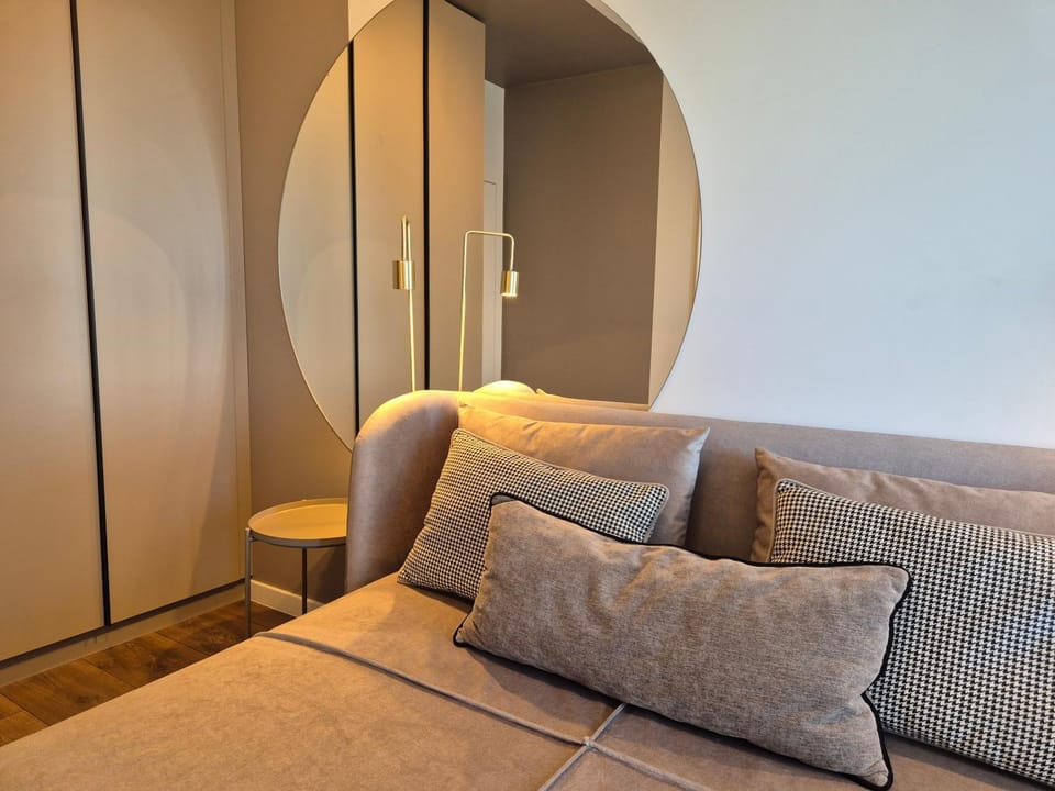 Bed, Photo of the whole room, Seating area, Bedroom, wardrobe